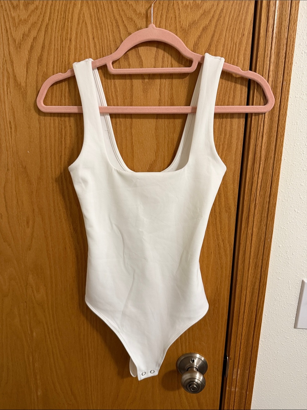 NWOT Good American White Scoop Neck Bodysuit